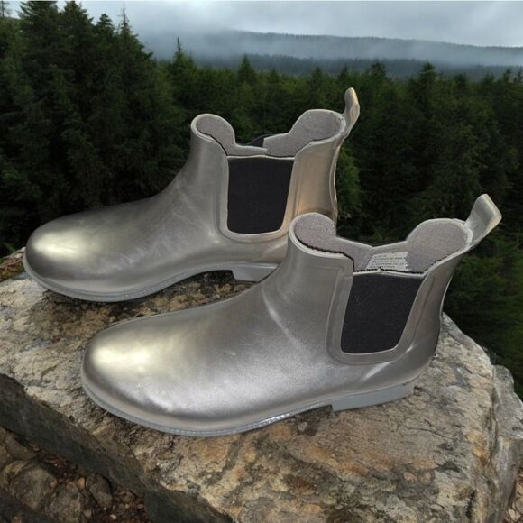 GAP Silver Metallic Rain Booties Ankle Boots Women's 10 Waders Waterproof Shoes - Picture 3 of 12